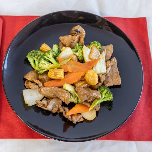 L16. Beef with Mixed Vegetables.
