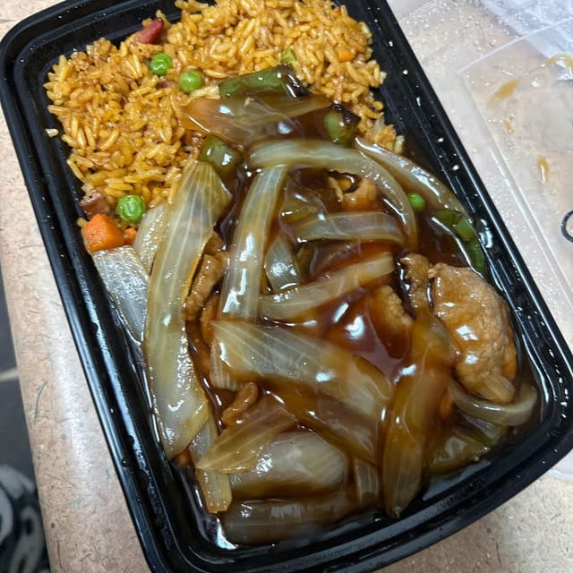 C6. Pepper Steak with Onion.