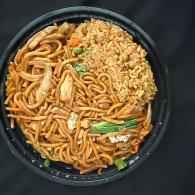 L9. Chicken Lo Mein (Noodles).