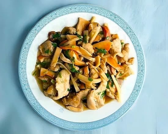 L8. Moo Goo Gai Pan.