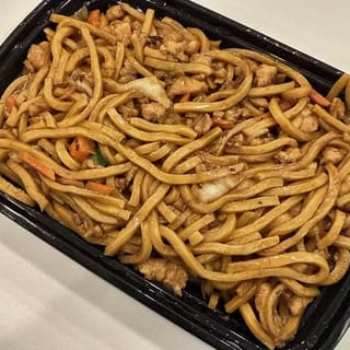 C9. Chicken Lo Mein